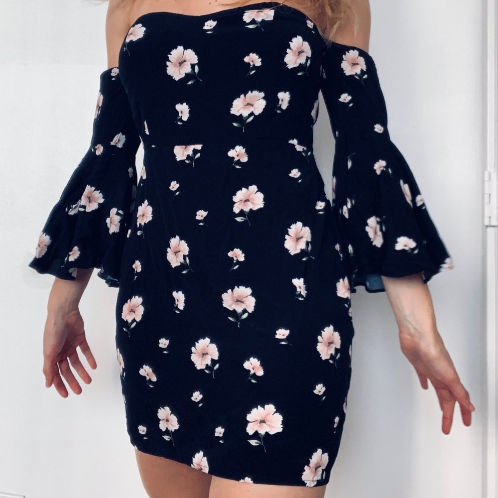 Mini Off-Shoulders Black Dress